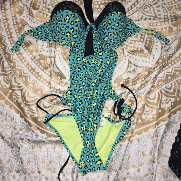 Two piece swim suit - Picture 1 of 2